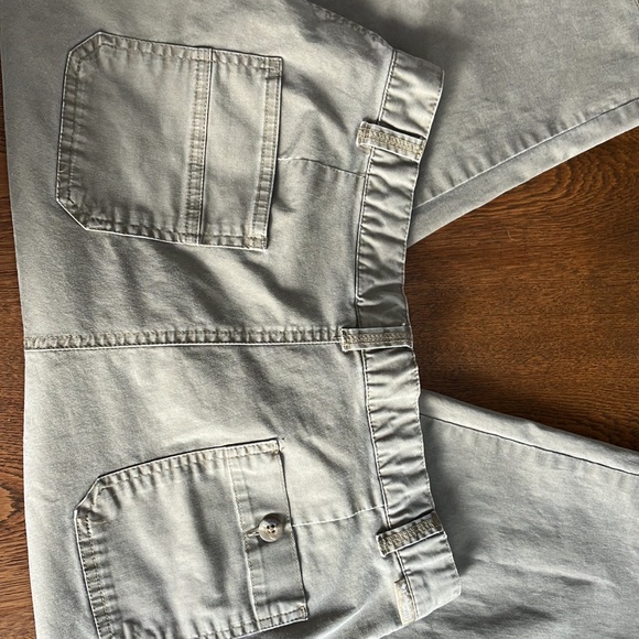 Columbia Capris sz10, lots of interesting little pockets. Khaki. Great condition - Picture 6 of 6